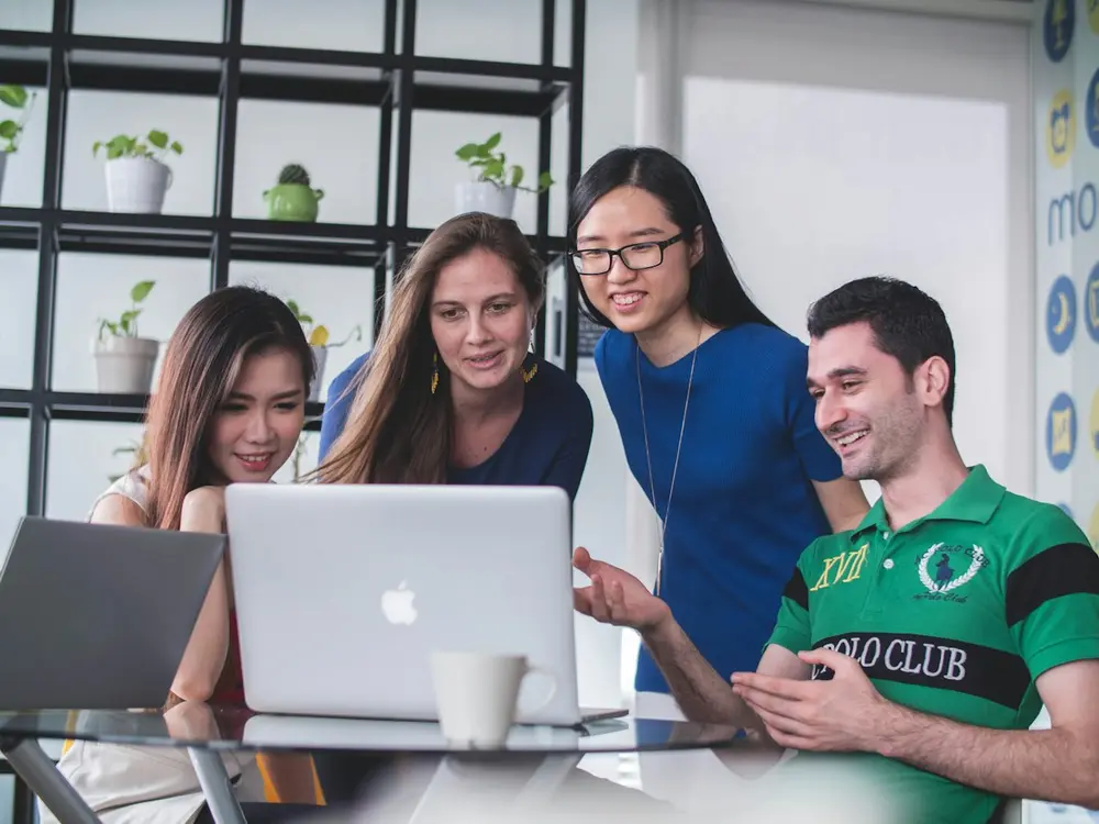 Social Learning in Retail: How Frontline Teams Share Knowledge at Scale